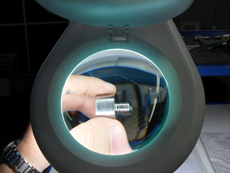 Inspección de Rosca con Proyector de Perfil